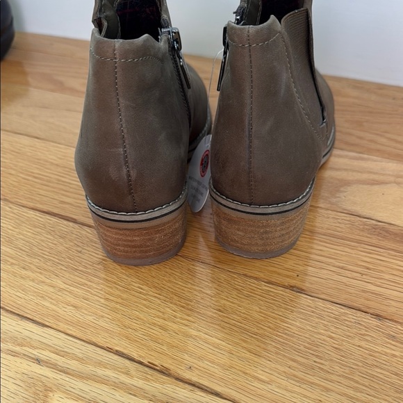 NWT Blondo Brown Chelsea Boots Ankle Height Suede - Picture 5 of 9